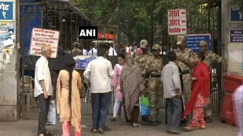मुबई के सायन हॉस्पिटल में 40 सर्जरी रद्द, साफ कपड़े नहीं होने का दिया गया हवाला