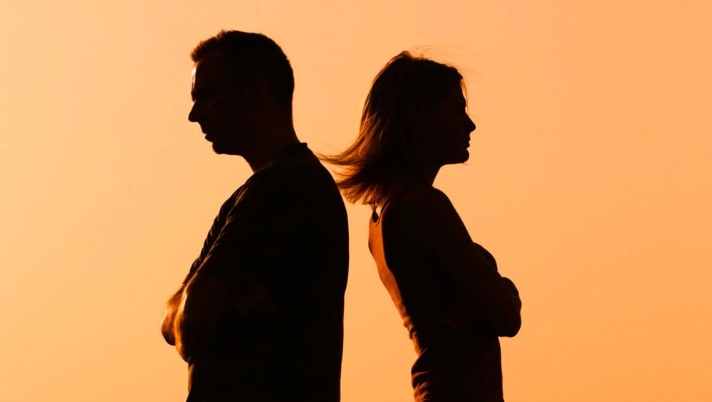 पति पत्नी और उसके परिवार की करता था देखभाल, फिर भी इस वजह से बीवी ने उसे पुलिस स्टेशन में घसीटा