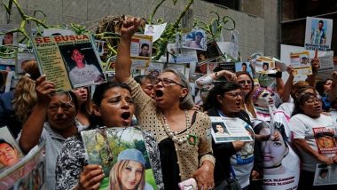 मेक्सिको में 4 वर्षो से लापता 43 छात्रों के लिए सड़कों पर उतरे लोग, किया विरोध प्रदर्शन