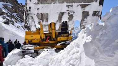 जम्मू-कश्मीर: अनंतनाग में बर्फ के नीचे दबने से तीन लोगों की मौत