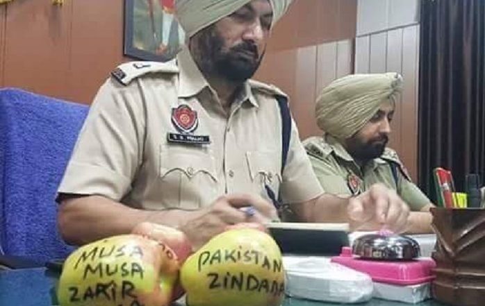 पंजाब: फरीदकोट में सेबों पर पाकिस्तान जिंदाबाद के नारे, मचा हडकंप