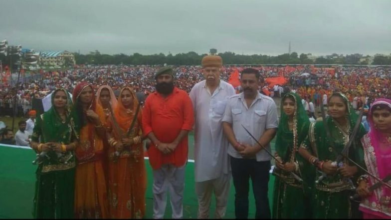 मध्यप्रदेश में जारी है SC/ST एक्ट का विरोध, शिवराज सरकार के मंत्री को दिखाए काले झंडे