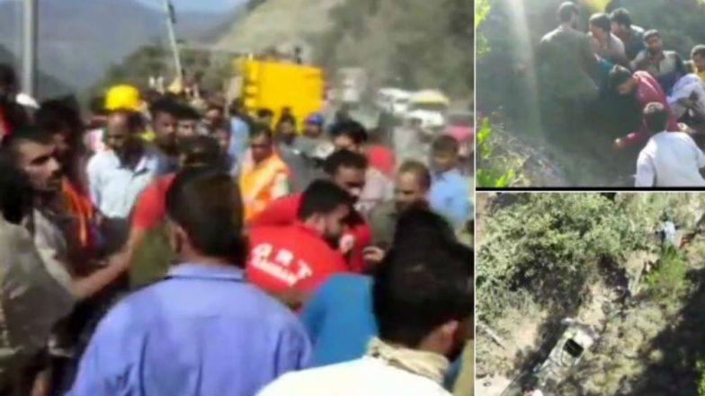 जम्मू- कश्मीर: बनिहाल में खाई में गिरी मेटाडोर, 20 की मौत, 17 घायल