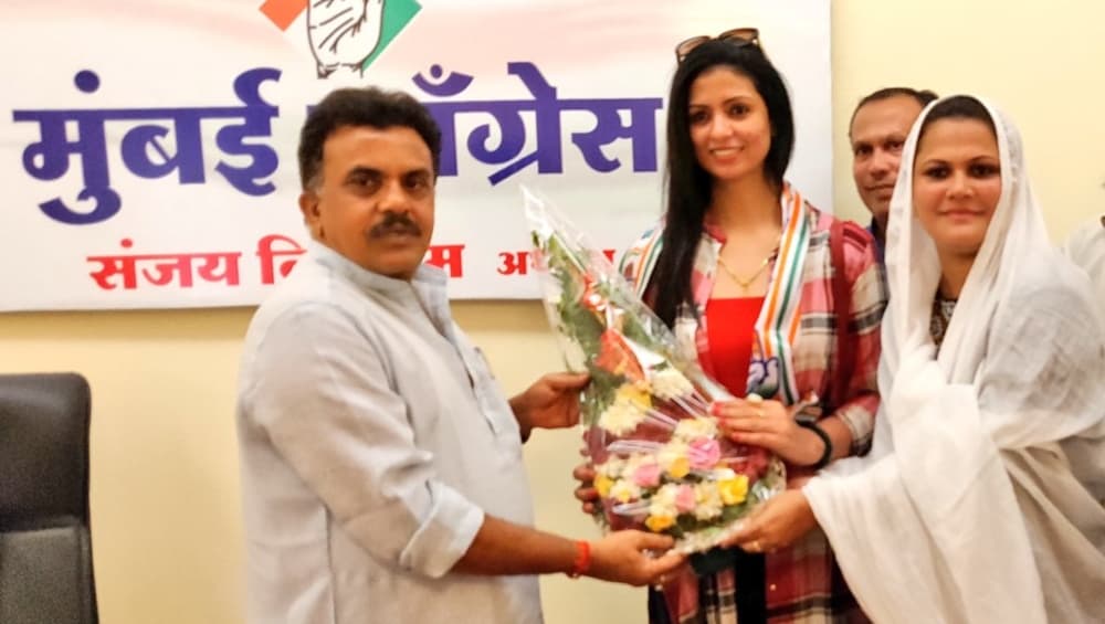 क्रिकेटर मोहम्मद शमी की पत्नी हसीन जहां ने थामा कांग्रेस का हाथ