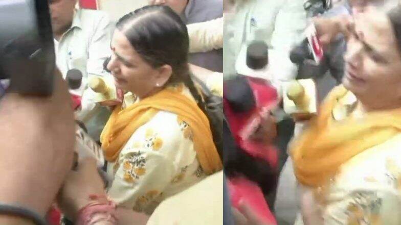 भीमा कोरेगांव हिंसा: पुणे पुलिस ने एक्टिविस्ट सुधा भारद्वाज को फिर किया गिरफ्तार, नक्सलियों से संबंध रखने का है आरोप भीमा कोरेगांव हिंसा: पुणे पुलिस ने एक्टिविस्ट सुधा भारद्वाज को फिर किया गिरफ्तार, नक्सलियों से संबंध रखने का है आरोप