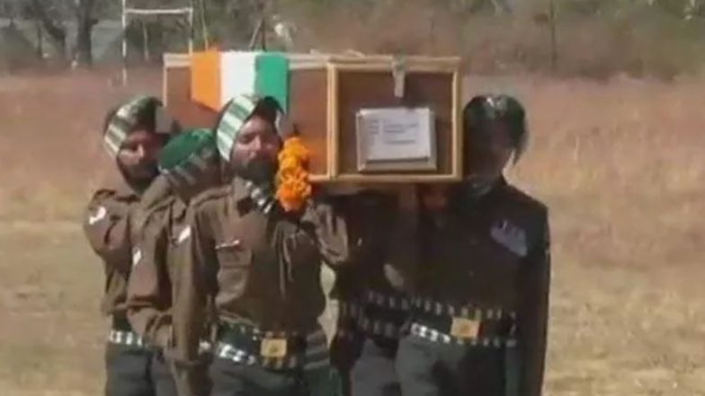 मजदूर पिता ने घर के इकलौते चिराग को बनाया फौजी, तिरंगे में लपेटा शव देखा तो फफक-फफक कर रो पड़े
