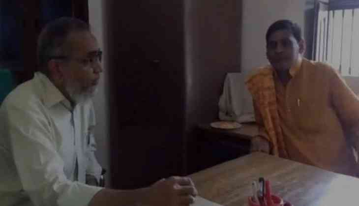 इस सरकारी स्कूल में 'भारत माता की जय' बोलने पर मिलती है सजा, छात्रों को बना दिया जाता है मुर्गा