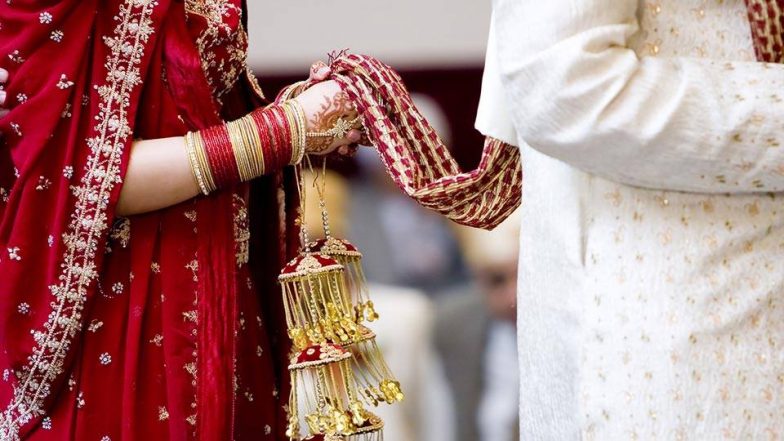 MP: लड़की ने किया लव मैरिज तो घरवालों ने जीते जी कर डाला अंतिम संस्कार, गांववालों को कराया मृत्यु भोज