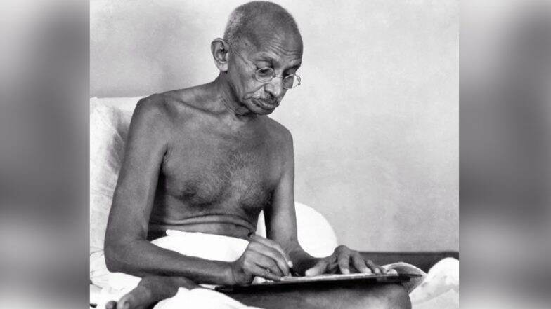 दक्षिण अफ्रीका में महात्मा गांधी की 150वीं जयंती की 'धूम', लोगों ने साइकिल रैली निकालकर मनाया जश्न दक्षिण अफ्रीका में महात्मा गांधी की 150वीं जयंती की 'धूम', लोगों ने साइकिल रैली निकालकर मनाया जश्न