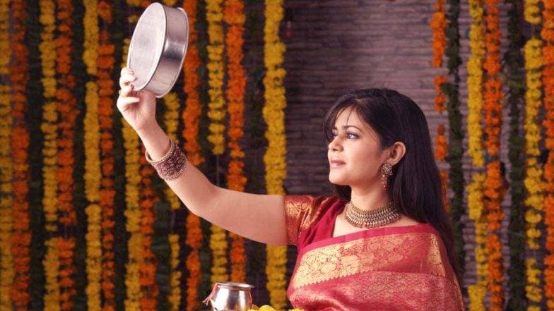 Karva Chauth Special 2019: लिव-इन-रिलेशनशिप में रहनेवाली लड़कियां क्या रह सकती हैं करवा चौथ का व्रत? आइए जानें क्या कहते हैं पुरोहित-शास्त्री! Karva Chauth Special 2019: लिव-इन-रिलेशनशिप में रहनेवाली लड़कियां क्या रह सकती हैं करवा चौथ का व्रत? आइए जानें क्या कहते हैं पुरोहित-शास्त्री!