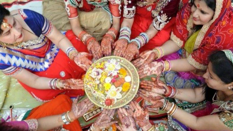 Karva Chauth 2018: करवा चौथ पर इन सामग्रियों से सजाएं अपनी पूजा की थाली, देखें पूरी लिस्ट
