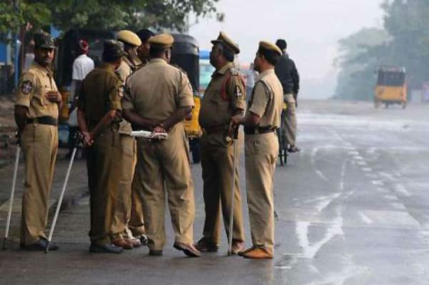 तमिलनाडु में घुसे लश्कर के 6 आतंकी, खुफिया सूचना के बाद कर्नाटक में भी पुलिस अलर्ट पर तमिलनाडु में घुसे लश्कर के 6 आतंकी, खुफिया सूचना के बाद कर्नाटक में भी पुलिस अलर्ट पर