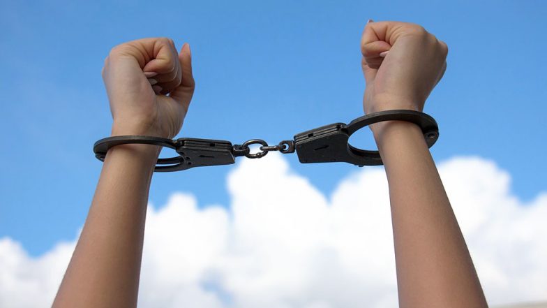 चेन्नई: एअरपोर्ट पर दो किलोग्राम सोना जब्त, छह महिलायें हुई गिरफ्तार