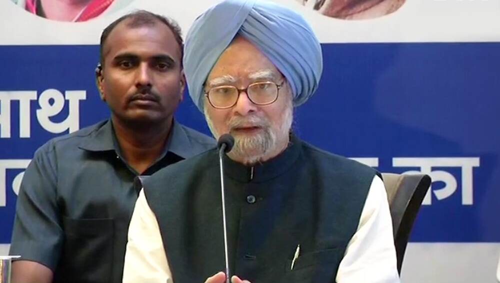 पूर्व पीएम मनमोहन सिंह का मोदी सरकार पर बड़ा हमला, बिगड़ती अर्थव्यवस्था पर बोले- मिसमैनेजमेंट का नतीजा है यह मंदी पूर्व पीएम मनमोहन सिंह का मोदी सरकार पर बड़ा हमला, बिगड़ती अर्थव्यवस्था पर बोले- मिसमैनेजमेंट का नतीजा है यह मंदी