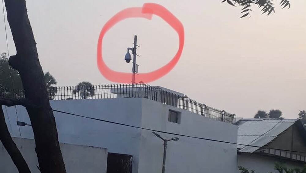 CM हाउस में नीतीश कुमार ने लगवाया CCTV, भड़के तेजस्वी कहा- मेरे घर की जासूसी करा रहे हैं CM हाउस में नीतीश कुमार ने लगवाया CCTV, भड़के तेजस्वी कहा- मेरे घर की जासूसी करा रहे हैं