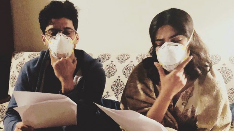 प्रियंका चोपड़ा और फरहान अख्तर को दिल्ली के प्रदूषण ने किया परेशान, मास्क पहने नजर आए दोनों