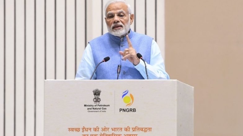 PM मोदी ने देशवासियों को दी बड़ी सौगात, 400 जिलों में होगा सिटी गैस नेटवर्क