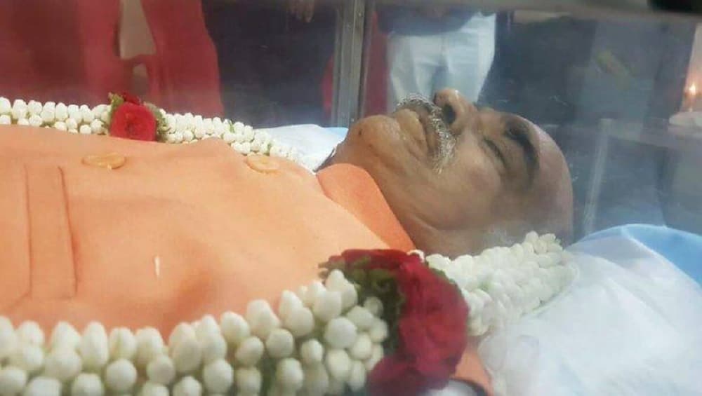 केंद्रीय मंत्री अनंत कुमार का राजकीय सम्मान के साथ बेंगलुरु में हुआ अंतिम संस्कार, केन्द्रीय मंत्री समेत इन शीर्ष नेताओं ने दी श्रद्धांजलि