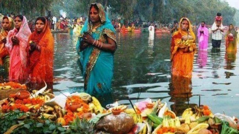 Chhath Puja 2018: नि:संतानों को संतान का सुख प्रदान करती हैं छठी मैया, जानें इस पर्व से जुड़ी पौराणिक मान्यताएं
