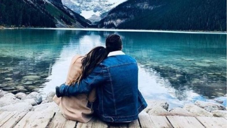 अपने पार्टनर की पहनी हुई टी शर्ट की गंध सूंघने से कम होगा आपका स्ट्रेस, जानें कैसे