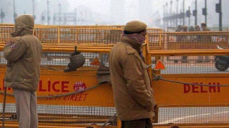 कोरोना वायरस: लॉकडाउन तोड़ने वालों के खिलाफ दिल्ली पुलिस का एक्शन, रविवार को 3811 लोगों को लिया हिरासत में कोरोना वायरस: लॉकडाउन तोड़ने वालों के खिलाफ दिल्ली पुलिस का एक्शन, रविवार को 3811 लोगों को लिया हिरासत में