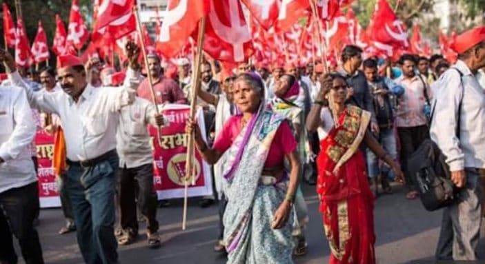 मुंबई: महाराष्ट्र सरकार की फिर से बढ़ सकती है मुश्किलें, अपनी मांगों को लेकर सड़क पर उतरे हजारों किसान
