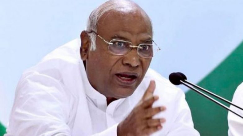 सीबीआई विवाद: आलोक वर्मा के समर्थन में SC पहुंचे मल्लिकार्जुन खड़गे, सरकार के फैसले को बताया गैरकानूनी