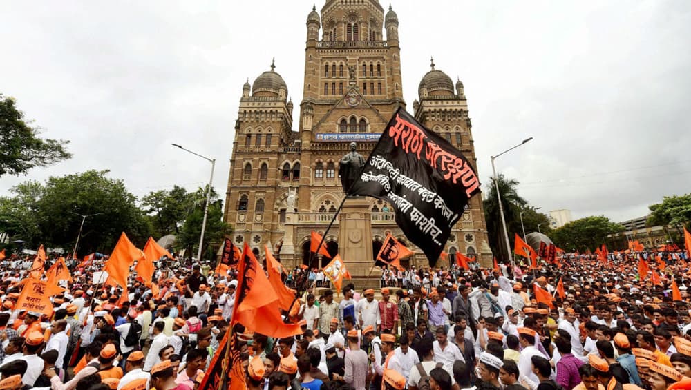 महाराष्ट्र: मराठाओं को नौकरी और शिक्षा में 16 फीसदी आरक्षण का प्रस्ताव विधानसभा में पास