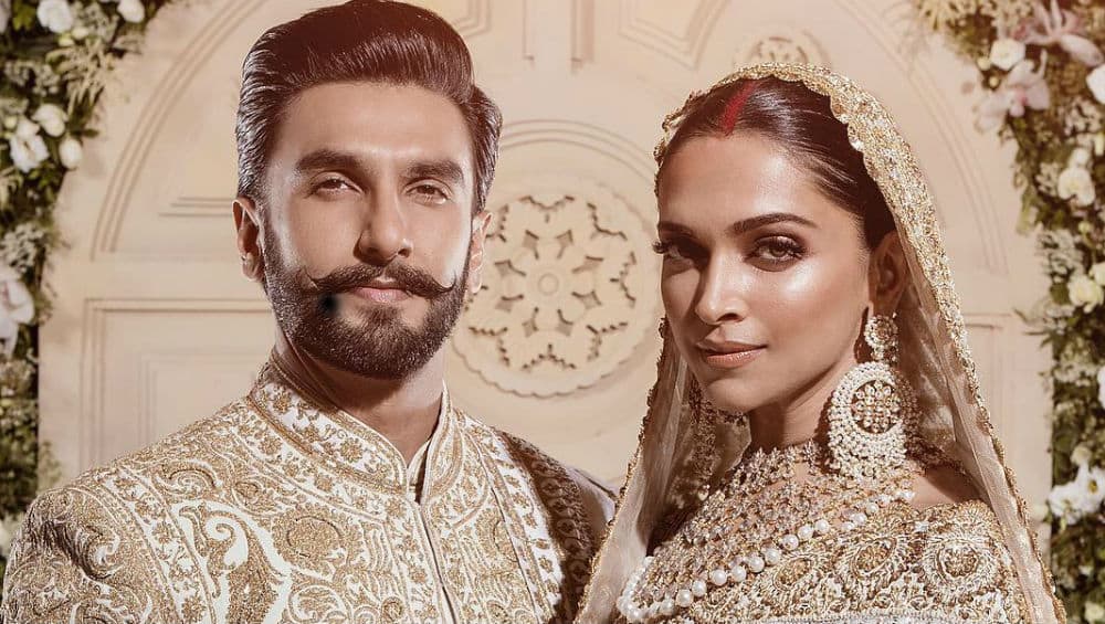 Ranveer-Deepika Mumbai Grand Reception: रणवीर-दीपिका के ग्रैंड रिसेप्शन में दिखा उनका शाही अंदाज Ranveer-Deepika Mumbai Grand Reception: रणवीर-दीपिका के ग्रैंड रिसेप्शन में दिखा उनका शाही अंदाज