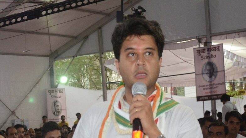 मध्यप्रदेश: प्रदेशाध्यक्ष को लेकर चल रही खींचतान के बीच कांग्रेस महासचिव ज्योतिरादित्य सिंधिया ने चला ये दांव मध्यप्रदेश: प्रदेशाध्यक्ष को लेकर चल रही खींचतान के बीच कांग्रेस महासचिव ज्योतिरादित्य सिंधिया ने चला ये दांव