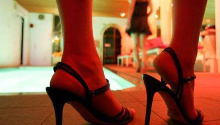 गुरुग्राम: सिटी मॉल में चल रहे सेक्स रैकेट का भंडाफोड़, 7 गिरफ्तार