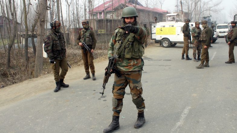 जम्मू-कश्मीर: आतंकी हमलें में 4 जवान शहीद, दहशतगर्दों को खाक में मिलाने के लिए सेना ने पूरे इलाके को घेरा