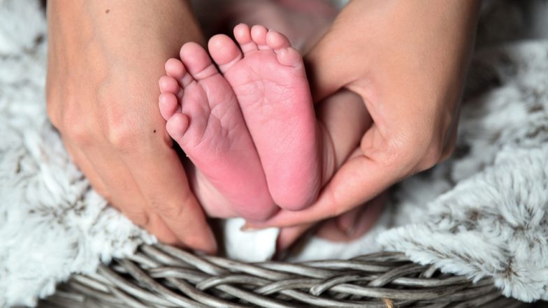 Unmarried Mom Throws Newborn From Sixth Floor: मुंबई के घाटकोपर में एक अविवाहित मां ने अपने नवजात शिशु को इमारत की छठी मंजिल से फेंका नीचे, पुलिस ने किया गिरफ्तार