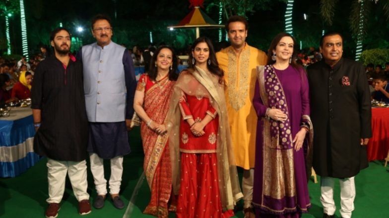 बेटी ईशा को विदा करते समय भावुक हुए मुकेश अंबानी, देखें इमोशनल वीडियो