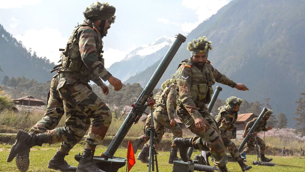 पाकिस्तान ने फिर से की नापाक हरकत, LOC पर भारतीय, पाकिस्तानी सेना के बीच भीषण गोलीबारी