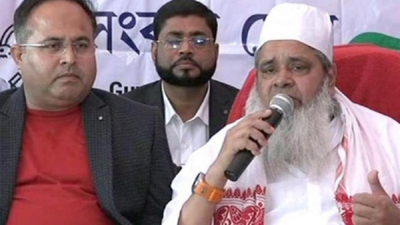 गठबंधन के सवाल पर भड़के AIUDF चीफ बदरुद्दीन अजमल, पत्रकार को दी सिर फोड़ने की धमकी-माइक फेंककर मारा