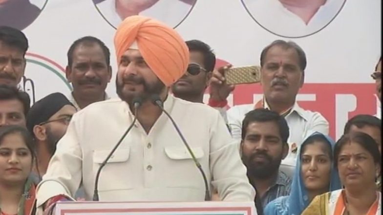 नवजोत सिंह सिद्धू ने फिर दिया विवादित बयान, कहा- कांग्रेस ने देश को 4 गांधी दिए, बीजेपी ने नीरव-ललित और पीएम मोदी