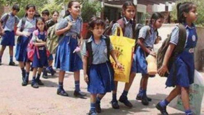 मध्य प्रदेश: सागर में स्कूल की 29 छात्राओं के होमवर्क न करने पर टीचर ने छड़ी से की पिटाई, हथेलियों में आई सूजन