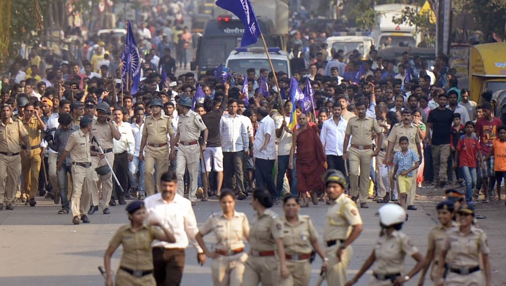 भीमा-कोरेगांव हिंसा: पहली वर्षगांठ पर छावनी में तब्दील हुआ पूरा शहर, इंटरनेट सेवाएं बंद