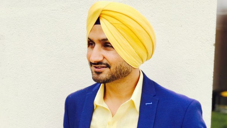 लोकसभा चुनाव 2019: क्रिकेटर हरभजन सिंह ने 7वें चरण के लिए जालंधर में किया मतदान