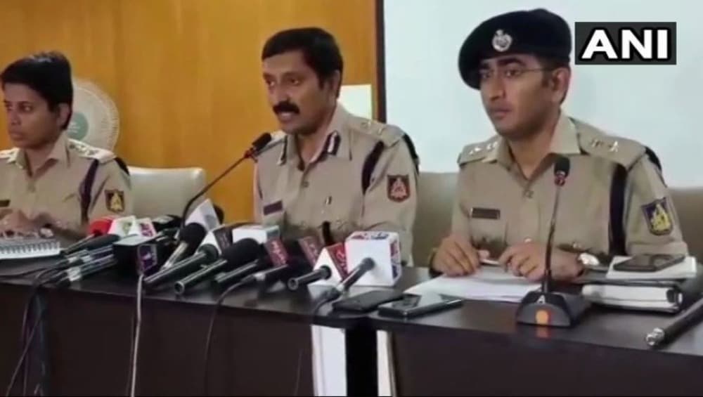 पाकिस्तान के समर्थन में नारा लगाने का आरोप, कर्नाटक में 3 कश्मीरी छात्रों के खिलाफ राजद्रोह केस दर्ज पाकिस्तान के समर्थन में नारा लगाने का आरोप, कर्नाटक में 3 कश्मीरी छात्रों के खिलाफ राजद्रोह केस दर्ज