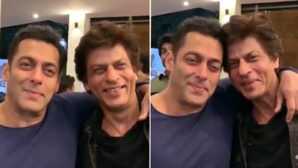बिग बॉस ग्रैंड फिनाले से पहले सलमान खान दोस्त शाहरुख खान के साथ देख रहे हैं 'करण अर्जुन', देखें Video बिग बॉस ग्रैंड फिनाले से पहले सलमान खान दोस्त शाहरुख खान के साथ देख रहे हैं 'करण अर्जुन', देखें Video