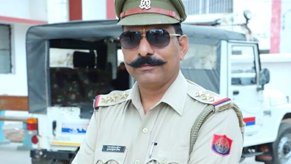 बुलंदशहर हिंसा: पुलिस अधिकारी सुबोध कुमार सिंह की हत्या के मुख्य आरोपी को मिली जमानत, शहीद की पत्नी ने बताया जान का खतरा बुलंदशहर हिंसा: पुलिस अधिकारी सुबोध कुमार सिंह की हत्या के मुख्य आरोपी को मिली जमानत, शहीद की पत्नी ने बताया जान का खतरा