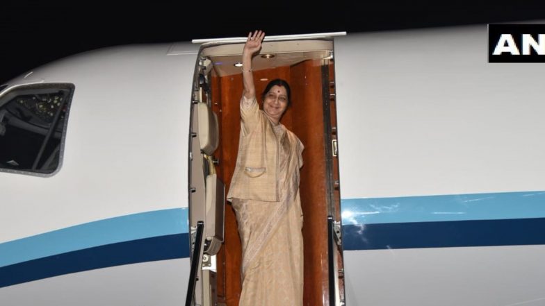 दो दिवसीय दौरे पर UAE के लिए रवाना हुईं सुषमा स्वराज, गांधी-जायद डिजिटल म्यूजियम का करेंगी उद्घाटन