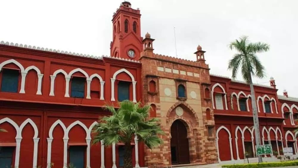 अलीगढ़ मुस्लिम यूनिवर्सिटी में एक ही तेल में बनाया जाता है शाकाहारी और मांसाहारी भोजन: छात्रों का आरोप