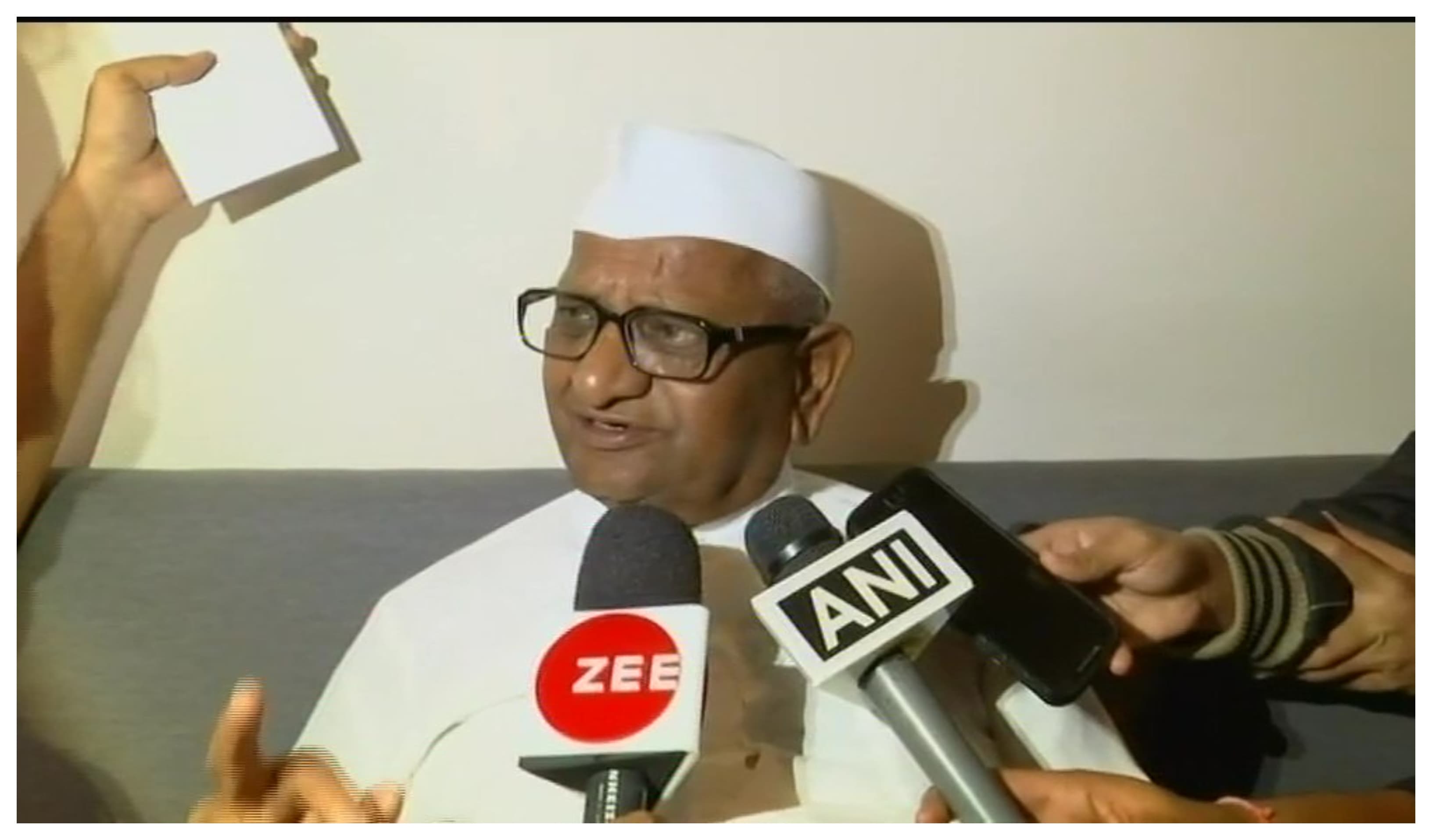 दुष्कर्म मामलों में सजा में देरी पर समाजसेवक अन्ना हजारे ने जताई चिंता, कहा- 2005 के बाद किसी भी आरोपी को नहीं दी गई फांसी दुष्कर्म मामलों में सजा में देरी पर समाजसेवक अन्ना हजारे ने जताई चिंता, कहा- 2005 के बाद किसी भी आरोपी को नहीं दी गई फांसी