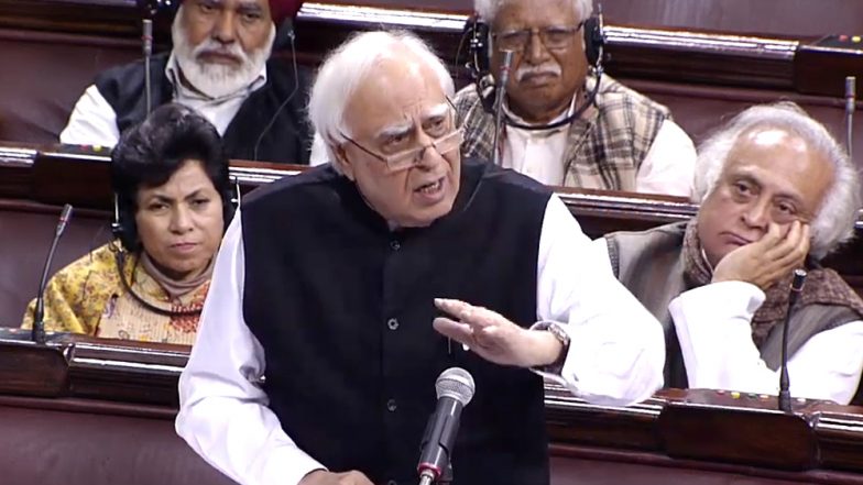 सवर्ण आरक्षण पर राज्यसभा में बहस जारी, कपिल सिब्बल ने कहा- सालाना 2.50 लाख से ज्यादा कमाने वाले टैक्स देते हैं तो 8 लाख वाले गरीब कैसे