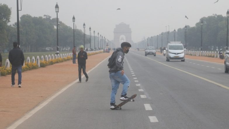 राजधानी दिल्ली में बादल छाने दर बढ़ी बारिश की संभावना, 16 ट्रेनें अपने निर्धारित समय से देरी से पहुंचीं