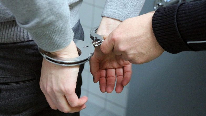 महाराष्ट्र: ठाणे में व्यक्ति से 12 लाख रुपये लूटने के आरोप में चार गिरफ्तार
