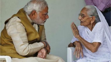 गांधीनगर में मां से मिले पीएम मोदी, करीब तीस मिनट रहे साथ